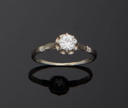 null Solitaire ring in platinum 800 thousandths presenting a diamond of old brilliant...