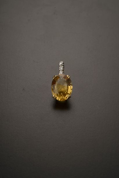 null Pendant in yellow gold 18k and platinum 800 thousandths presenting a citrine...