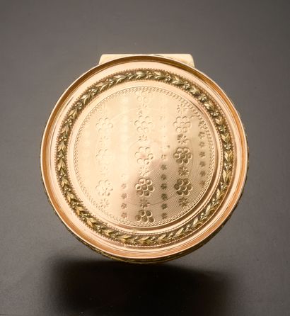 null 18k yellow and pink gold powder case, entirely guilloché and underlined by a...