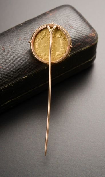 null Tie pin in 18k yellow gold presenting a gold coin of 3 American Dollars Indian...