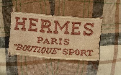 null HERMES "BOUTIQUE" SPORT.

Cream wool long coat for ladies, slightly flared straight...