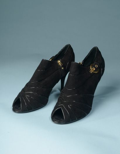 null LOUIS VUITTON "Marlene".

Pair of black suede low boots, open toe, zipper closure...