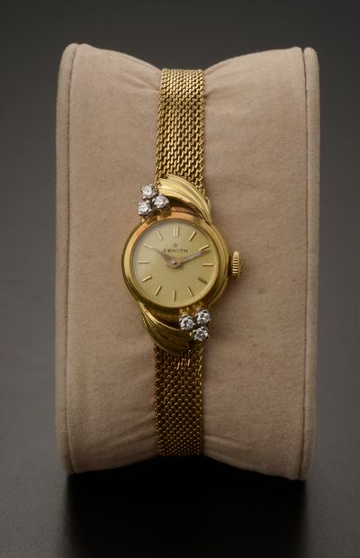 null ZENITH.

Montre bracelet en or jaune 18k, le boîtier rond orné de six diamants...