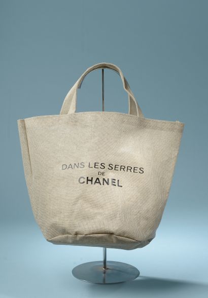 CHANEL.

Tote bag in natural canvas printed...