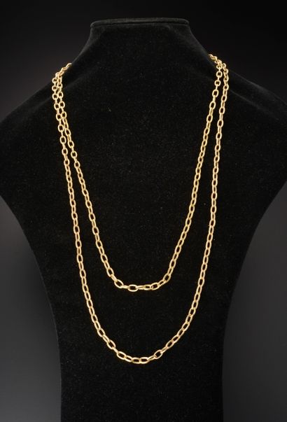 null Long necklace in 18k yellow gold with forçat chain, the clasp with spring.

Length...