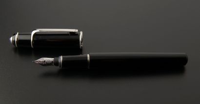 null CARTIER "Diabolo".

Fountain pen, black composite body, silver plated attributes,...