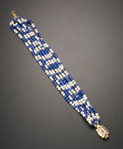null Bracelet composé de sept rangs de perles de culture alternées de perles de lapis...