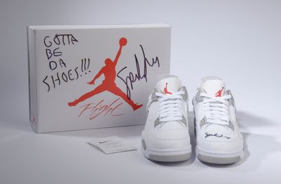 null NIKE.

Paire de sneakers Air Jordan IV "White Oreo" (2021) la chaussure gauche...