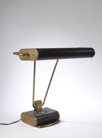 null Eileen GRAY (1878-1976) pour JUMO édition.

Lampe de bureau, l'abat-jour inclinable...