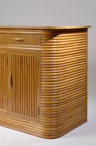 null Paul Théodore FRANKL (1886-1958).

Buffet barded with steamed and curved rattan,...