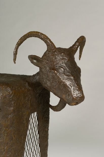 null Gérard DUPERRET (XXth-XXIst centuries).

"Goat" in patinated bronze forming...