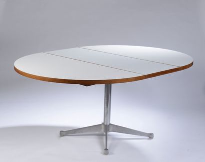 null Charles and Ray EAMES for HERMANN MILLER.



Dining room furniture with a cruciform...
