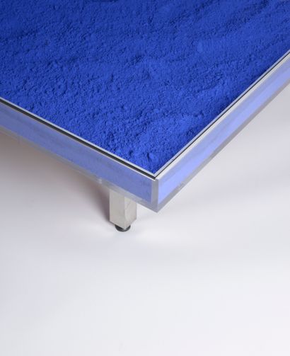 null Yves KLEIN (1928-1962).

Table IKB ® in Plexiglas and its content of blue pigment,...