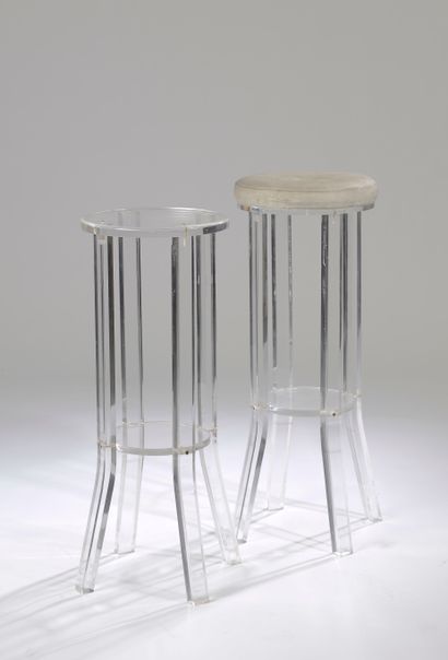 null Bar furniture with transparent Plexiglas return, the footrest in steel (scratches).

Year...