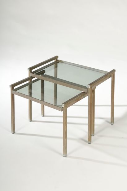 null Two small nesting tables in iron (oxidations) the legs and the holds of square...