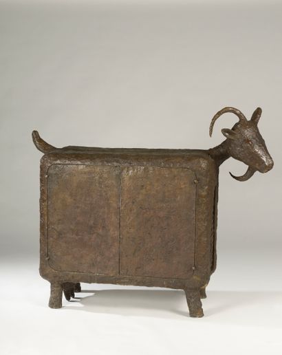 null Gérard DUPERRET (XXth-XXIst centuries).

"Goat" in patinated bronze forming...