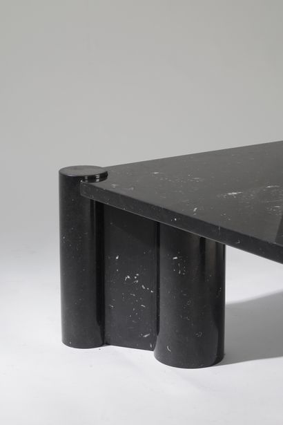 null Gae AULENTI (1927-2012) for KNOLL International.

Coffee table in black marble...