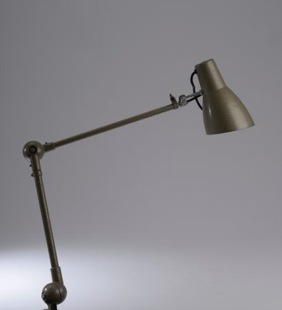 Articulated workshop lamp in powdered beige...