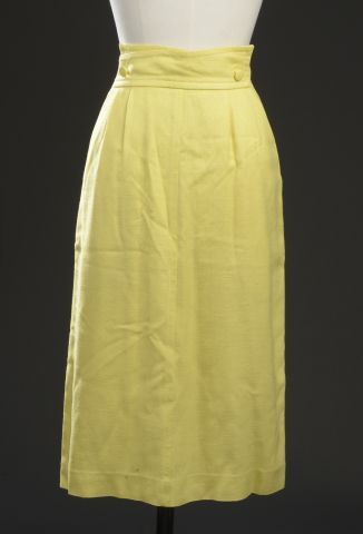 null COURRÈGES.

Midi skirt in viscose way linen of yellow color, two side pockets,...