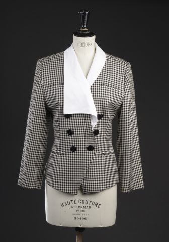 null GUY LAROCHE Boutique.

Veste en laine à carreaux Vichy noir et blanc, fermée...