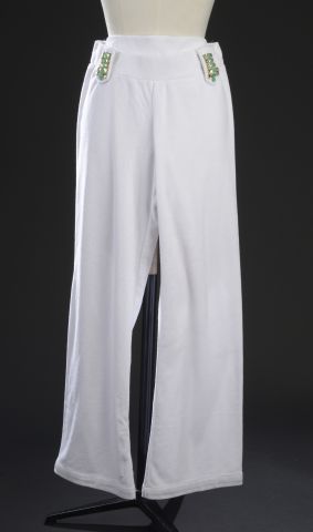 null Set of two pants: 

- one PIERRE CARDIN, in white terry cotton blend, the loops...