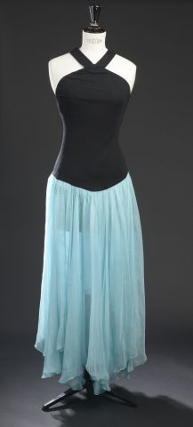 null JEAN MARC SINAN.

Evening dress in chiffon and silk jersey in black and turquoise...