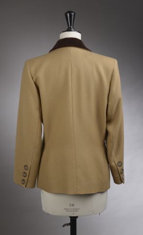 null YVES SAINT LAURENT Variations. 

Camel wool suit jacket, chocolate velvet collar,...