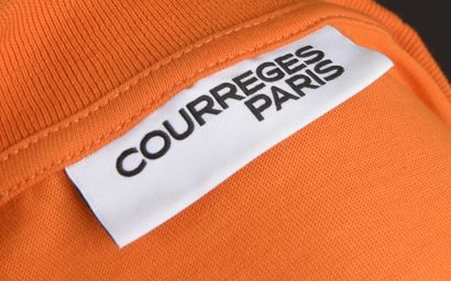 null COURRÈGES.

Orange cotton dress, round neck, sleeveless, applied with a satin...