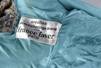 null Creation of Vesscheringe-Brard for FRANCE FAVER.

Long dress in khaki muslin...