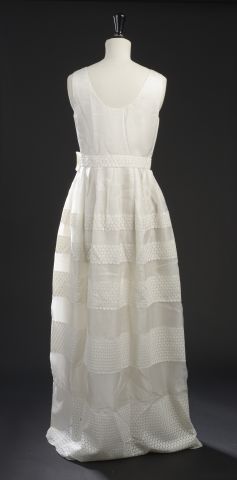 null PAULE KA.

Cream polyester long dress sewn with cotton embroidery, round neck,...