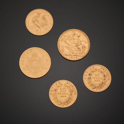 null Ensemble de pièces en or comprenant :
- trois pièces de 10 Francs au profil...