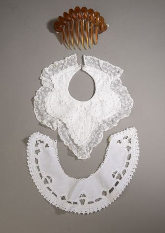 Set for child in white openwork lace including...