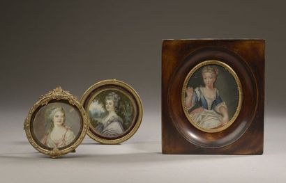 null École française du XIXe siècle.

Ensemble de trois miniatures figurant des jeunes...