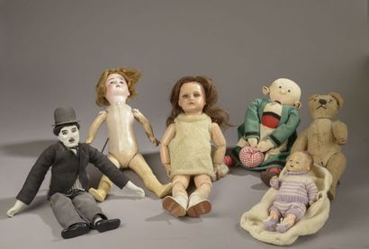 null Set of dolls (accidents and missing) : 

- A plush Bécassine. Height. Height...