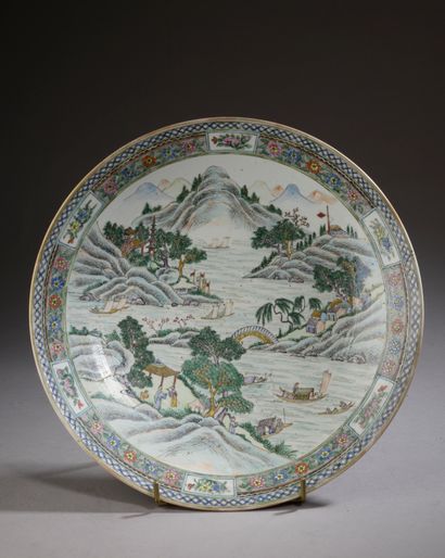 CHINE - Début du XXe siècle.

Plat en porcelaine...