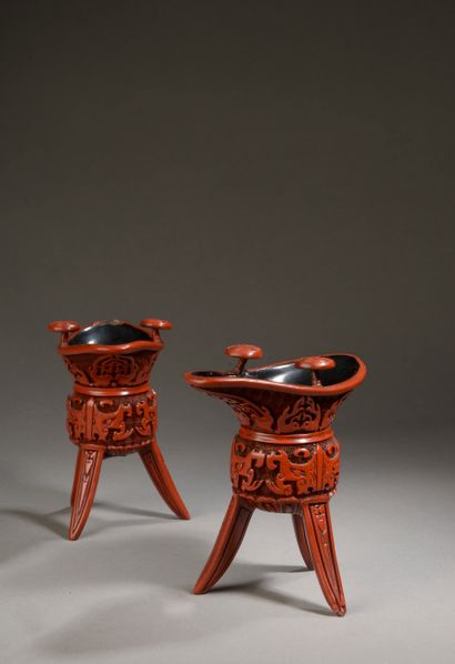 CHINE - XXe siècle

Paire de vases tripodes...