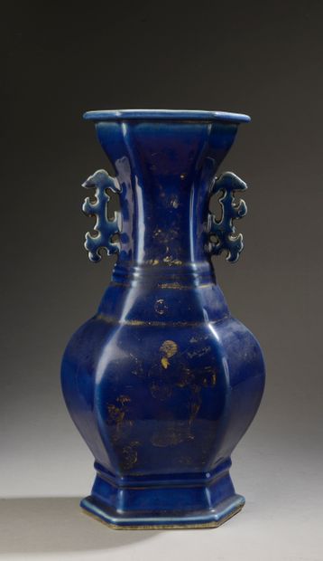 CHINE - XVIIIe/XIXe siècle.

Vase à pans...