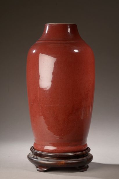CHINE - XXe siècle.

Grand vase en porcelaine...