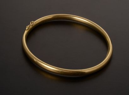 null Bracelet jonc en or jaune 18k uni, le fermoir sécurisé.

Travail français.

Long....