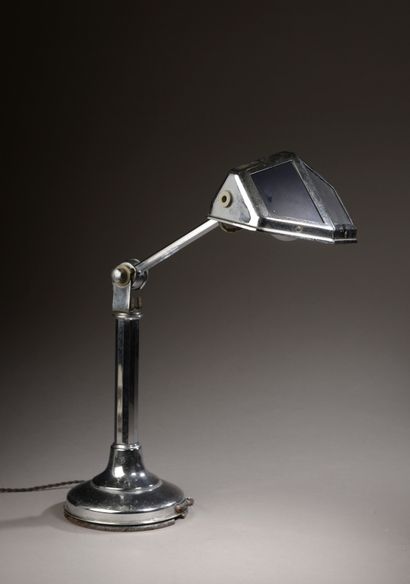 null PIROUETT.

Lampe de bureau articulée en métal chromé, le réflecteur à deux plaquettes...