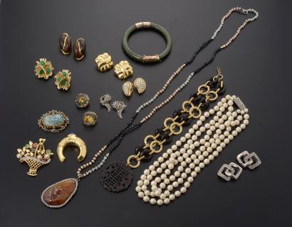 Set of vintage costume jewelry (slight wear)...