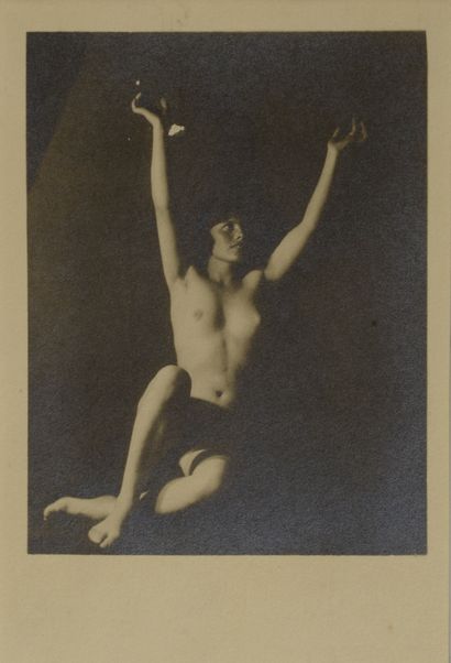 null Václav Chochola (1923-2005)

Female nude [arms raised], c. 1950.

Vintage silver...
