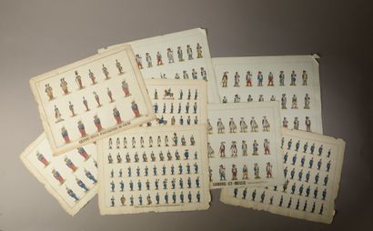 MILITARY COSTUMES : Reunion of 3 series of...