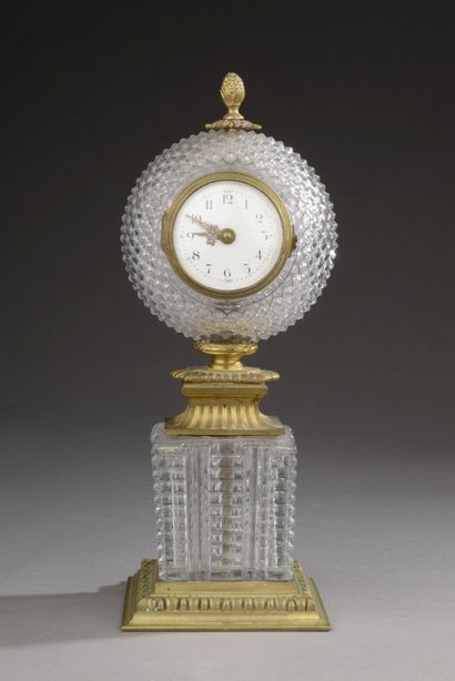 Boulle clock on a square base, in molded...