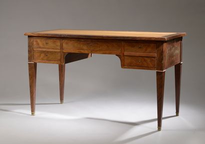 Flat desk in mahogany veneer, the rectangular...