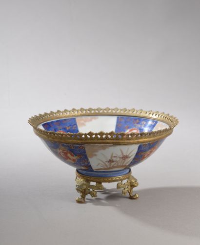 JAPAN - 19th century. 

Imari porcelain bowl...