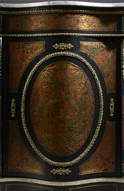 null Curved piece of furniture in Boulle marquetry of engraved brass on a red tortoiseshell...