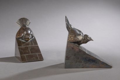 null Henri RISCHMANN (19th-20th century).

Pair of bookends in silver plated bronze...