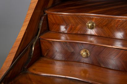 null Sloping desk curved all sides in walnut and cherry veneer inlaid́ of diamonds....