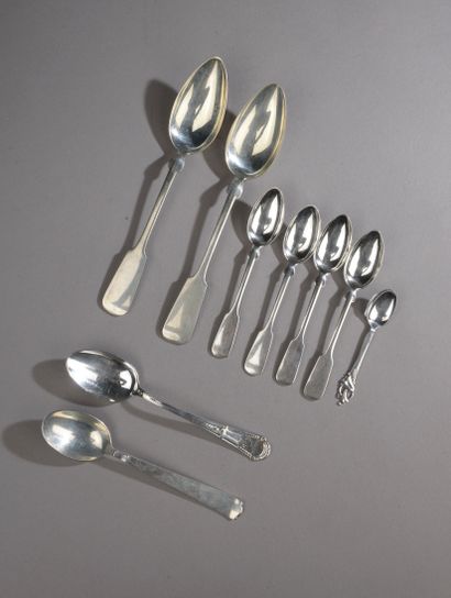 null Set in silver 800 thousandths including: 

- two large spoons,

- four small...